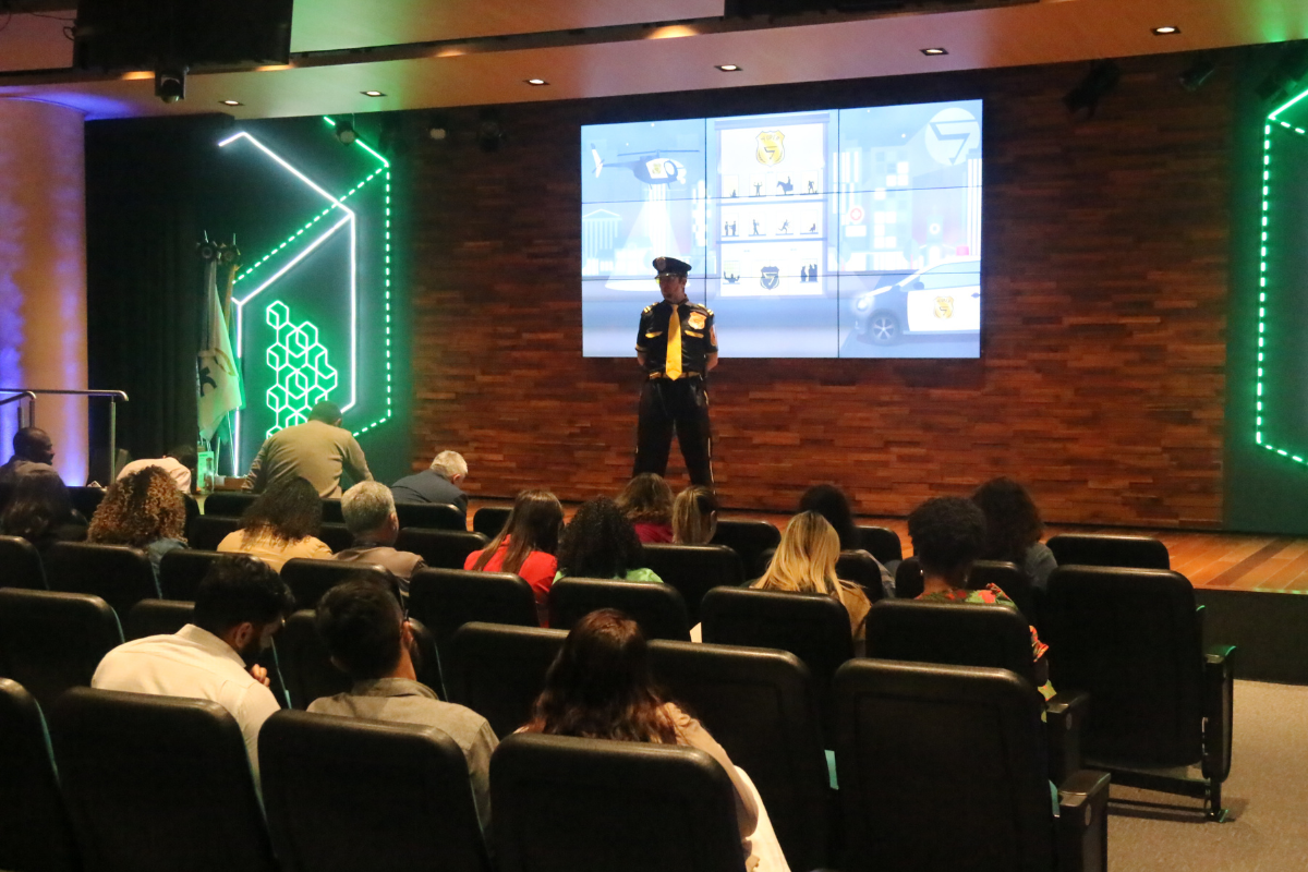 Palestrante em evento corporativo