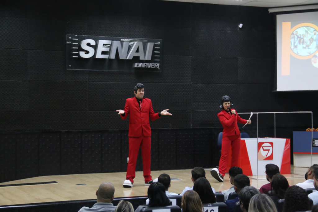 Palestrantes em evento corporativo