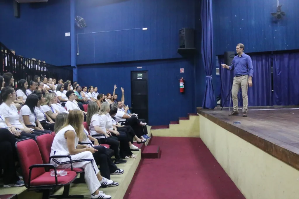 Palestrante em evento corporativo