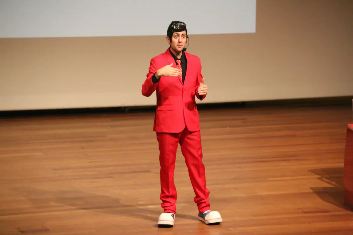 Palestrante em evento corporativo