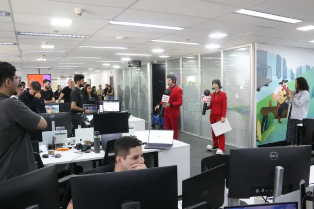 Palestrantes em evento corporativo