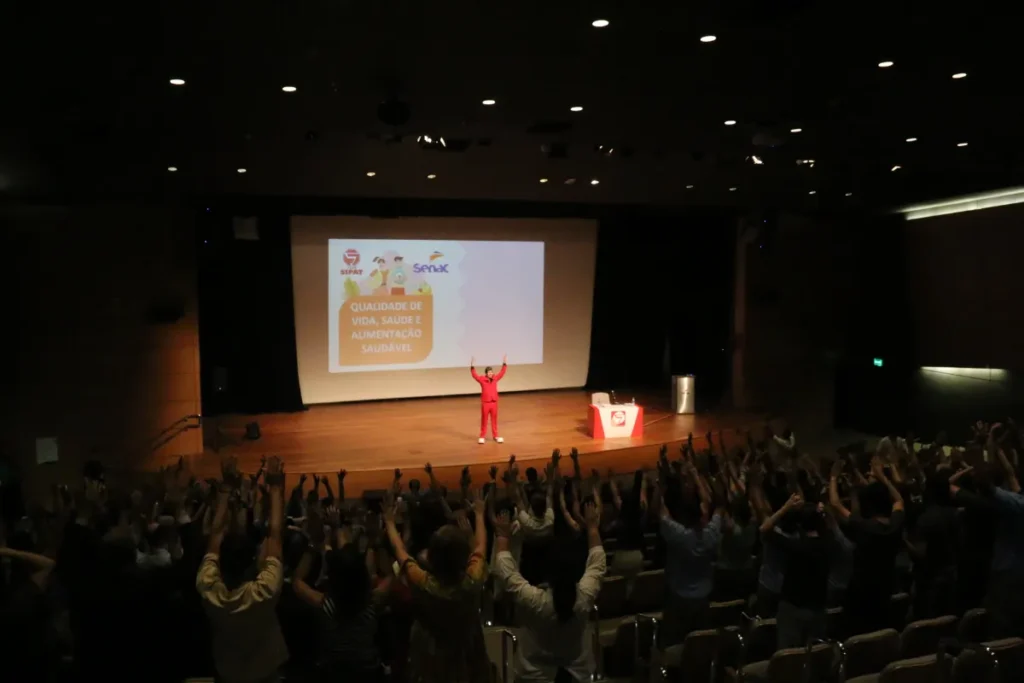 Palestrante em evento corporativo