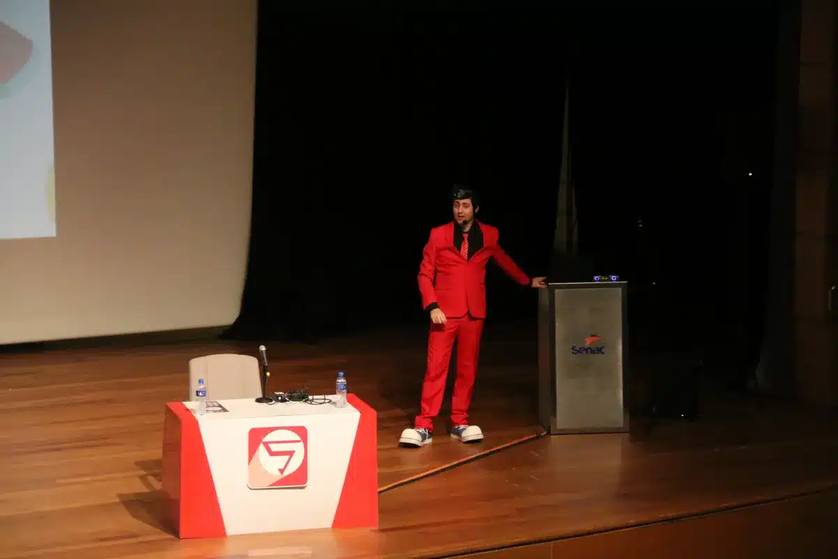 Palestrante em evento corporativo