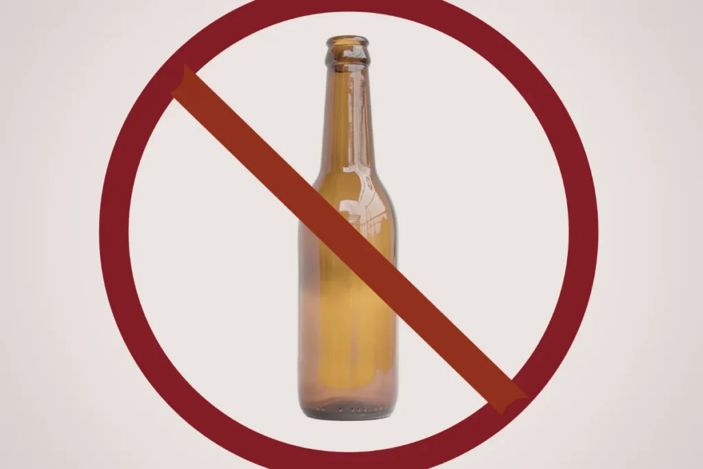 Garrafa de bebida alcoólica com símbolo de proibição em destaque